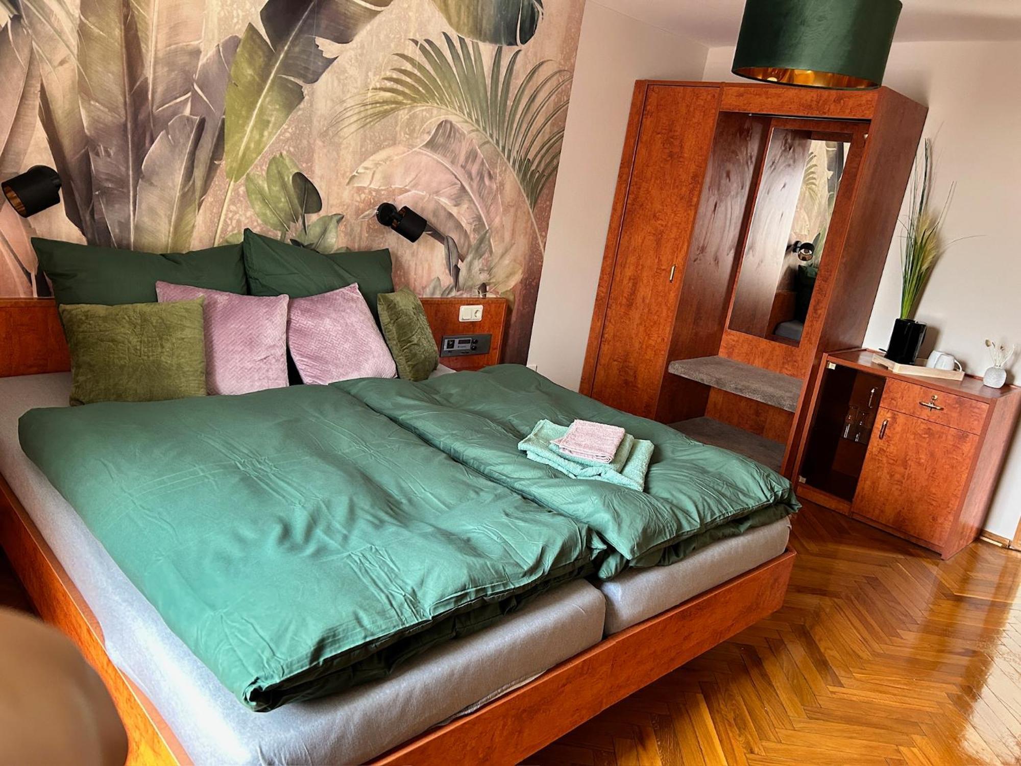 Pension Faulpelz - Doppelzimmer Flora Niederorschel Εξωτερικό φωτογραφία